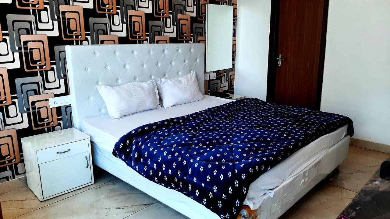 Zirakpur Hotel Hollywood מראה חיצוני תמונה