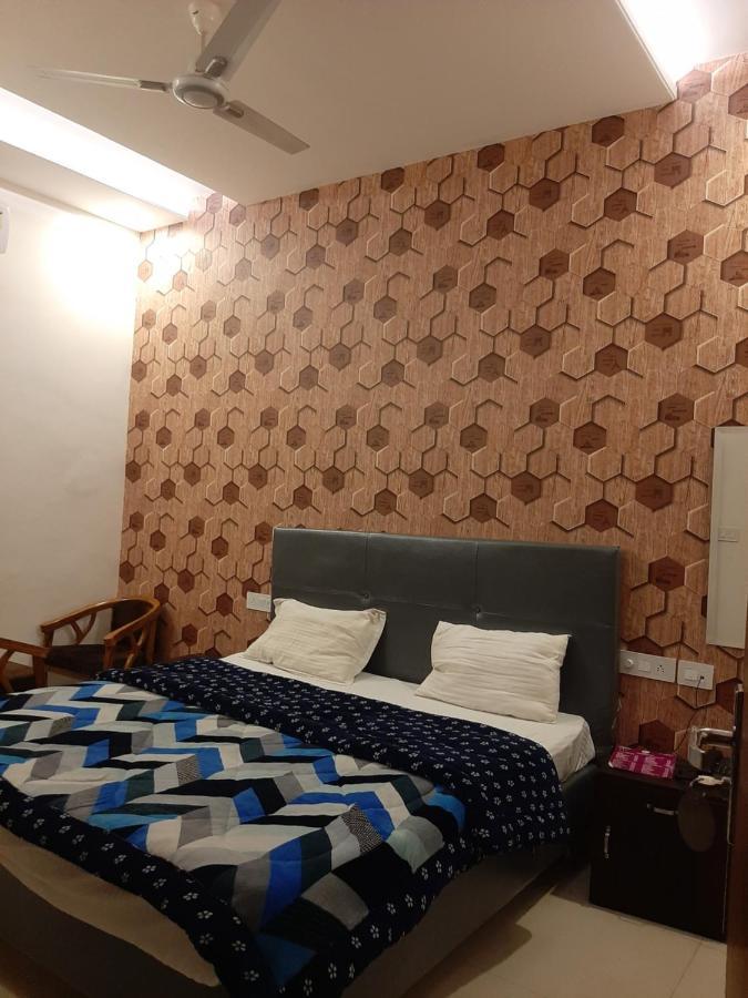 Zirakpur Hotel Hollywood מראה חיצוני תמונה