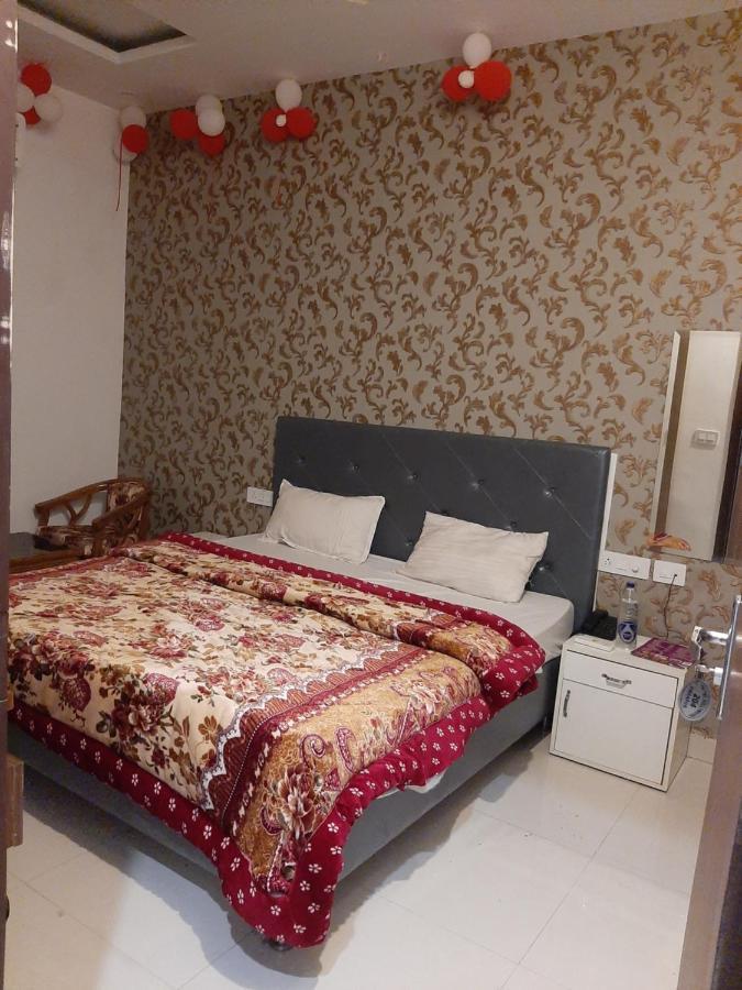 Zirakpur Hotel Hollywood מראה חיצוני תמונה