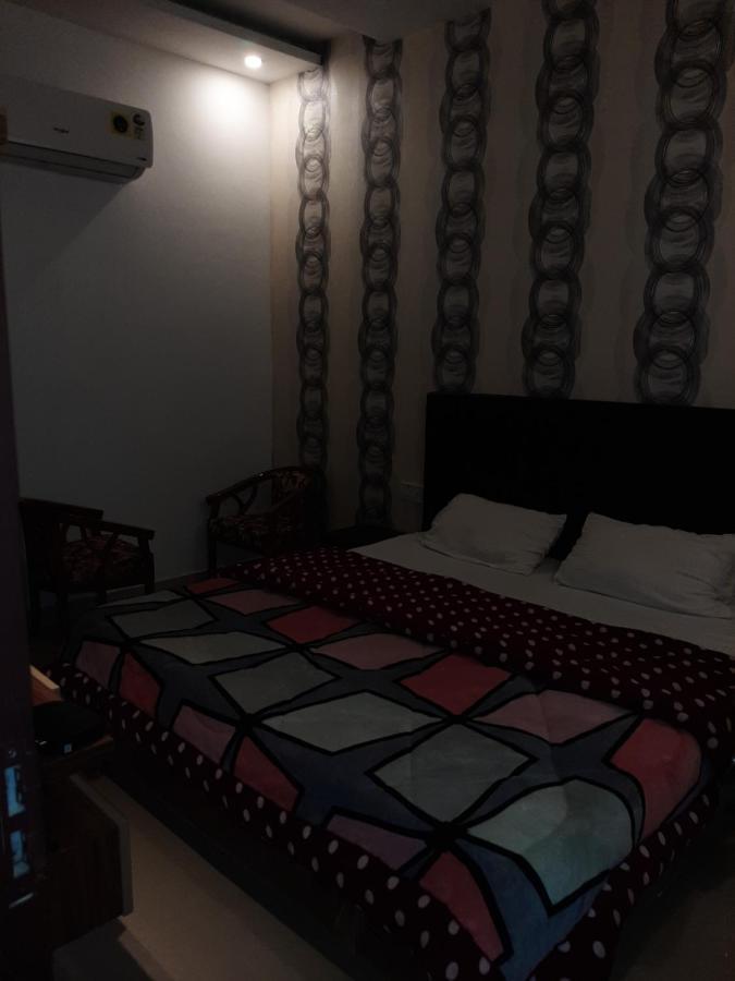 Zirakpur Hotel Hollywood מראה חיצוני תמונה