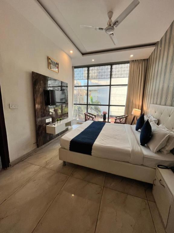Zirakpur Hotel Hollywood מראה חיצוני תמונה