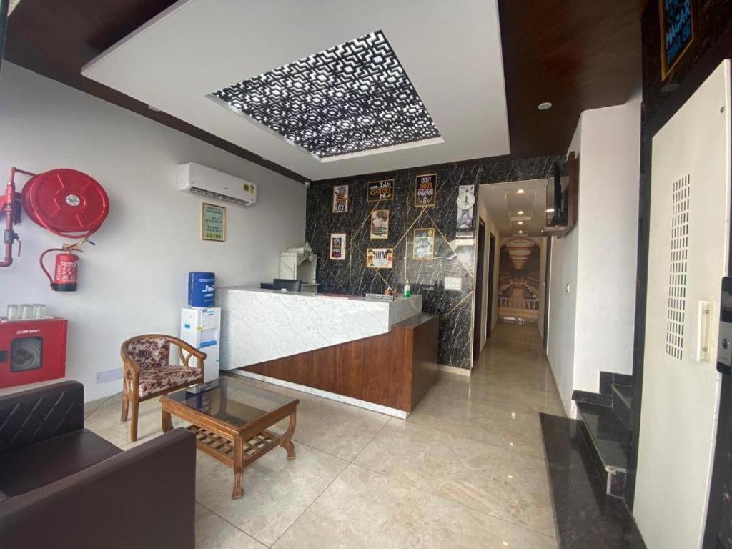 Zirakpur Hotel Hollywood מראה חיצוני תמונה